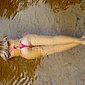 Scharfe Blondine nackt im Freien