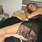 Blondes Luder mit nackter Muschi