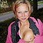Blonde Sau mit dicken Eutern beim Blasen