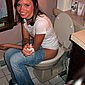 M�dchen auf Toilette - Pinkelnde Weiber
