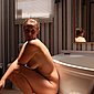 Feuchtes Luder mit harten Nippeln