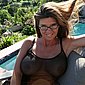 Scharfe Frau mit Mega Titten - Riesig grosse Oberweite