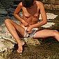 M�dchen beim Schamhaare rasieren - Intimrasur Bilder