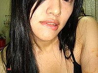 Junge Asia Muschi mit grossen Schamlippen