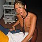 Versautes geiles Luder beim Schwanz blasen