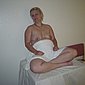 Reifes Luder zeigt ihre nackte Muschi