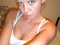 Willige Blondine fotografiert sich selbst