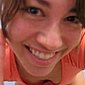 Junges asiatisches M�dchen zeigt ihre teilrasierte Muschi