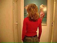 Schne Blondine beim Sex auf der Toilette
