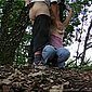 Mit den H�nden an den Baum gefesselt - Geil blasen bis zum Abspritzen