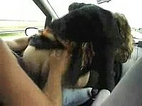 Geiler Sex im Auto während der Fahrt