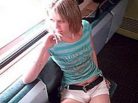 Geiles Mädchen beim spontanen Blowjob in der Bahn