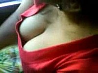 Junge Frau mit dicken Titten heimlich im Bus gefilmt