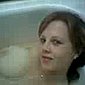 Geiles M�dchen mit dicken Titten in der Badewanne