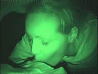 Geile Blondine bläst ihrem Freund den Schwanz bei Nacht