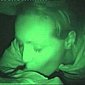 Geile Blondine bl�st ihrem Freund den Schwanz bei Nacht