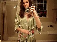 Geiles Mädchen (18) filmt sich nackt im Badezimmer