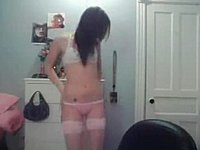 Geiles Mädchen (18) in Strapsen vor der Webcam