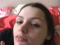 Geil Schwanz blasen und schön ins Gesicht gewichst