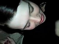 Mädchen beim Blowjob mit Abspritzen ins Gesicht
