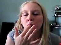 Mädchen beim Sperma blasen