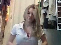 Hübsches blondes Luder privat nackt
