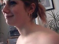 Geiles Mdchen beim Blowjob auf Knien